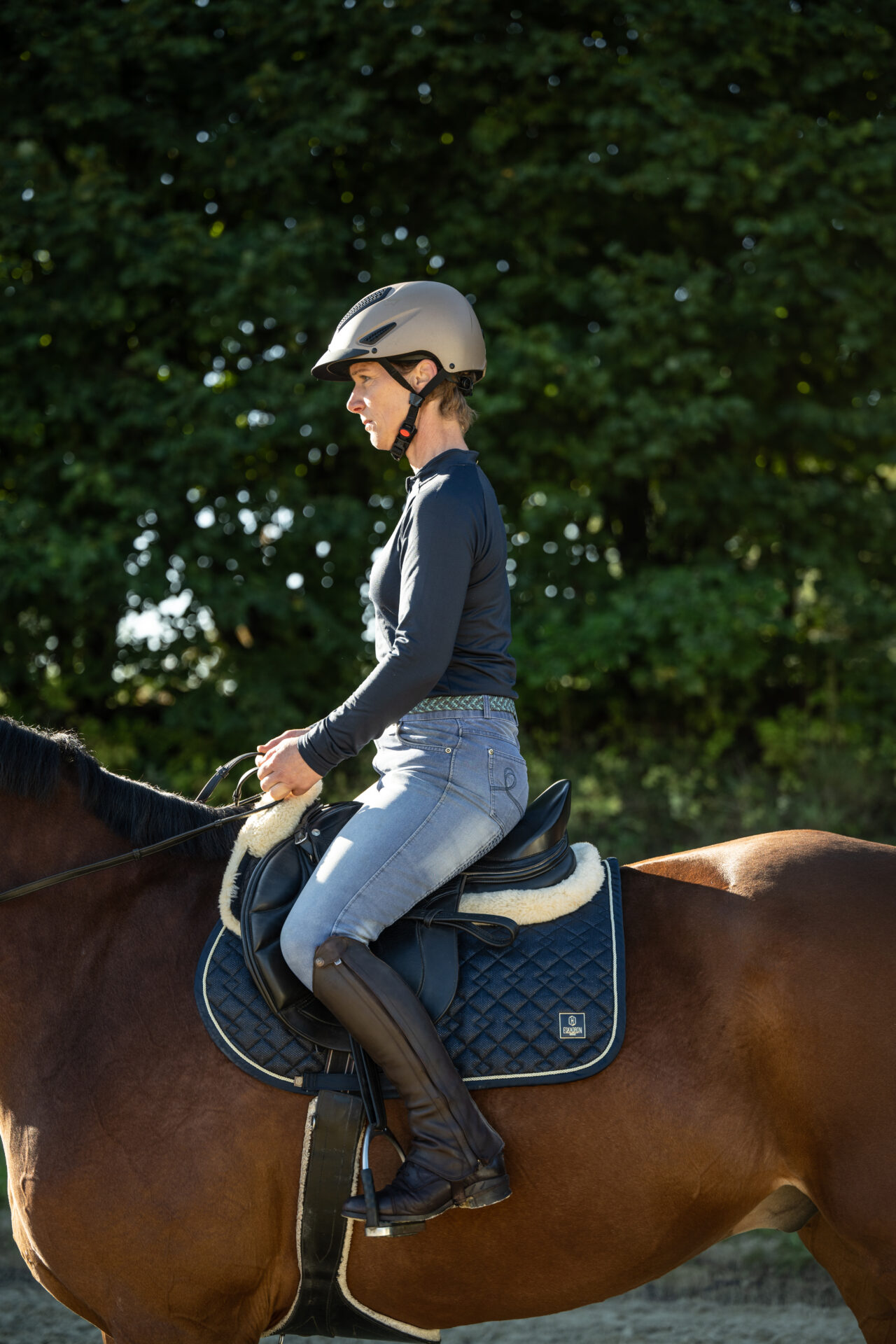 Sitzfehler entstehen häufig durch angespannte Hüftmuskeln.
